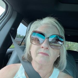 Meet your Posher, Rhonda